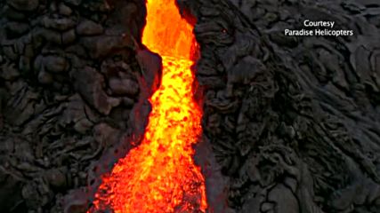 Течна лава потече от вулкан в Хаваите