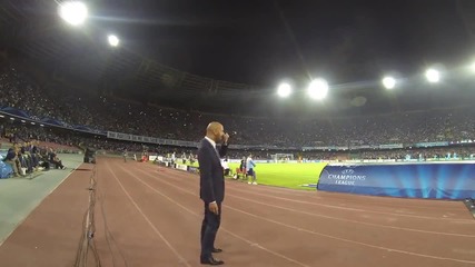 Ето така се надъхва публиката на Наполи!
