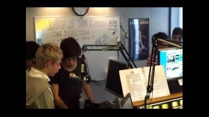 One Direction - Зад камерите в 107.5 The River радио - Нашвил