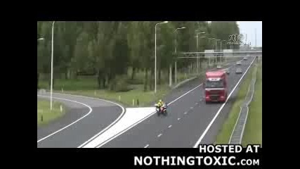 Зверски сблъсък с ескортиращ мотор 