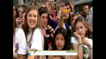 Justin Bieber - Somebody To Love ( Live Today Show 04.06.2010 ) 