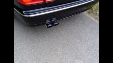 Mercedes - Benz E430 - V8 - Sound