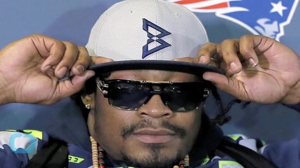 Marshawn Lynch Hits Nightclub, Smokes ... But That's No Blunt