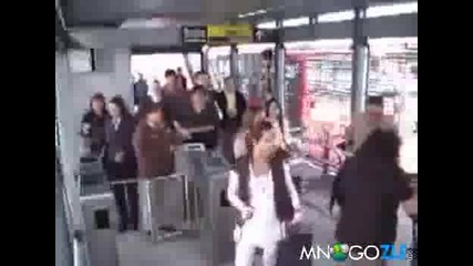 Мъж спъва жена в метрото и после отрича 