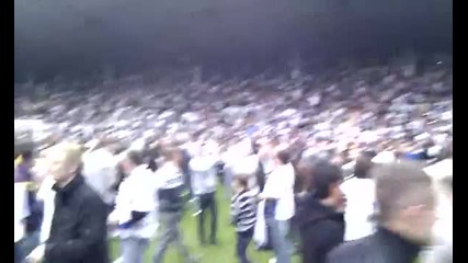 Leeds United 2 - Bristol R. 1 - Феновете на Лийдс Празнуват (season 2010) 