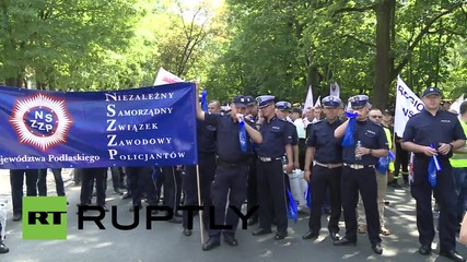 Poland: Thousands of state-employed workers call for higher wages