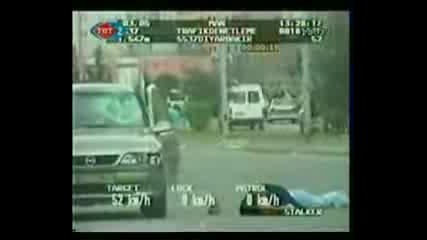 Кола удря човек с колело