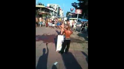 Пияни Скандинавки в центъра на Слънчев бряг 