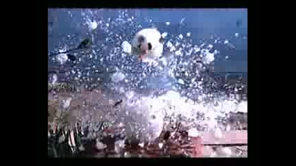 Взривяване на снежен човек (slow motion)