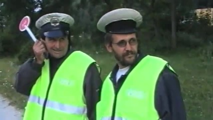 Двама полицаи незнаят немски език