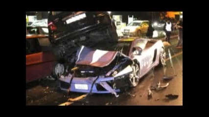 Италианската полиция блъсна своeто Lamborghini Gallardo 