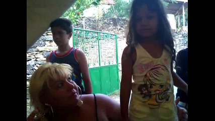 Ana Raq igrae kiu4ek Rumqncevo