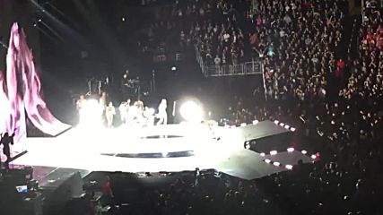 Selena Gomez Revival Tour Staples Center 07.08.16 Hd part 4/4 (los Angeles)