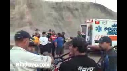 Бъги се Врязва в Тълпата