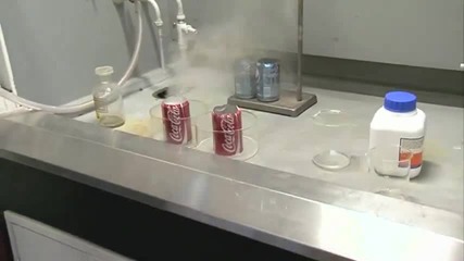 Интерсно - Coke Cans in Acid and Base - Periodic Table of Videos