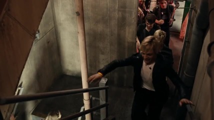 Ross Lynch пее Loud