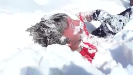 Пич се пребива в сняг 