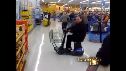 Paparazzo lov - Bora Drljaca vozi kolica za slabo pokretne - (Tv Pink)