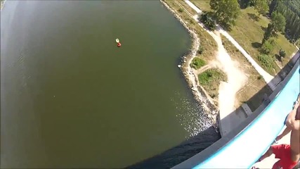 Бънджи скок от Аспаруховия мост във Варна