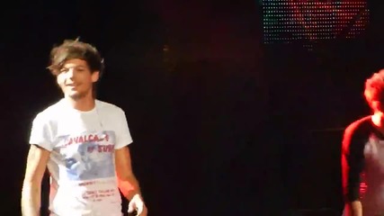 One Direction - Kiss You Hd 16-10-13 Melbourne