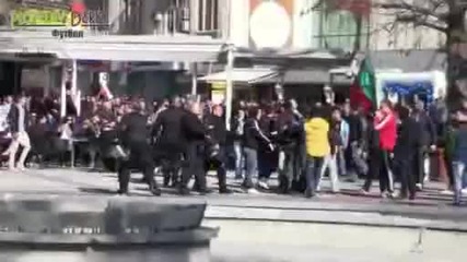 14.02.2014 - Протестиращи нападнаха ром на Главната в Пловдив