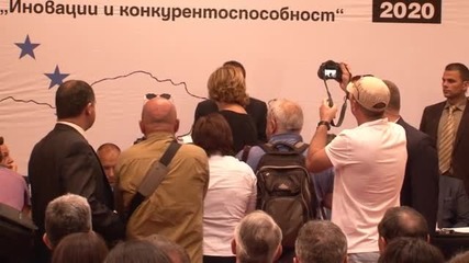 Неизвестен размаха монета зад гърба на Борисов