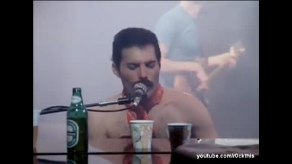 Queen - We Will Rock You / We Are The Champions Live