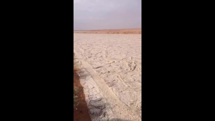 Изключителен природен феномен в Ирак!пясъчната река, будеща недоумение.