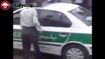 Как полицаите в иран извършват арест ? 