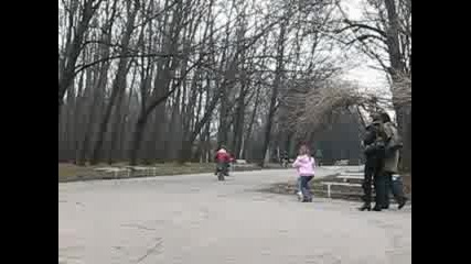 Малък Бръмчи ...