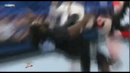 Sheamus brogue kick to Mark Henry!
