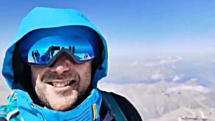 Възпитаник на Американския университет покори връх Елбрус