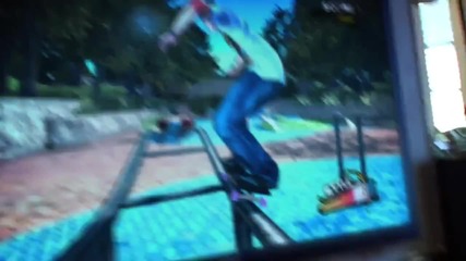 Куче играе на играта Tony Hawk 