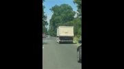 Опасно изпреварване на камион