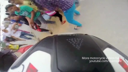 Състезание със скутери се превръща в боксов мач !