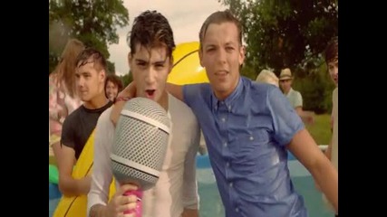 Превод One Direction - Live While Were Young ( Official Music Video )
