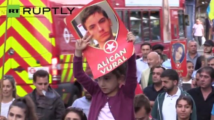 London Kurds Burn Islamic State Flag to Protest Suruc Attack