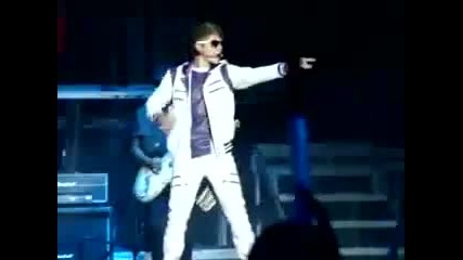 Джъстин Бийбър - Love Me - Бразилия - my world tour 2011
