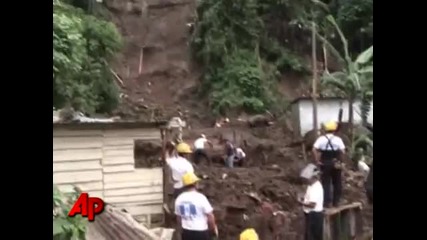 Земята се разцепва и отваря дупка - Гватемала 