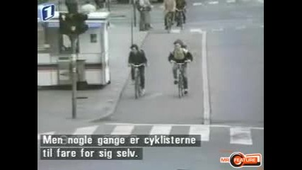 Идиодка със колело (смях) 