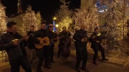 Gazde - Božić stiže u grad [official Video]