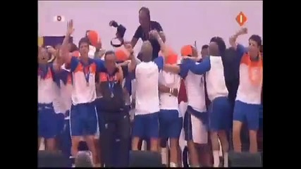 Dutch World Cup team dance to Swedish House Mafia - One 