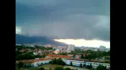 Голям черен облак над Сливен