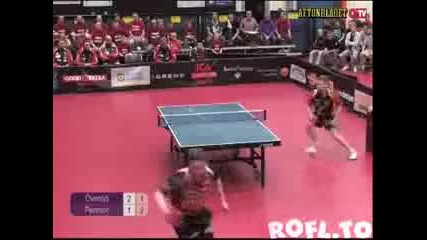 Не сте виждали такъв удар на тенис на маса !