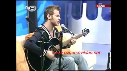 Ozgur Cevik изпълнява песента от Брак с чужденец 