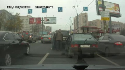Не е лесно да си руснак!!!бой на улицата! (2)