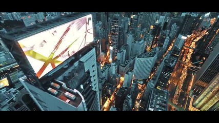 Руснаци хакват гигантски LCD екран на покрива на небостъргач да покажат кадри от изкачването си !