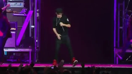 Justin Bieber и Шакил - Baby My world tour Live 