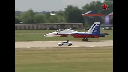 Lamborghini Huracan Срещу самолет Sukhoi Su-27 Flanker...