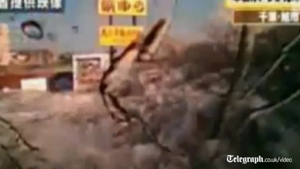 Японец заснел как цунамито го помита ( Видео) 